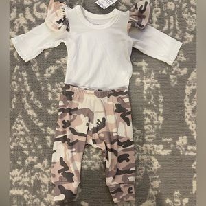 Never worn 2 piece Bebe-a-go-go size 0-3 months.